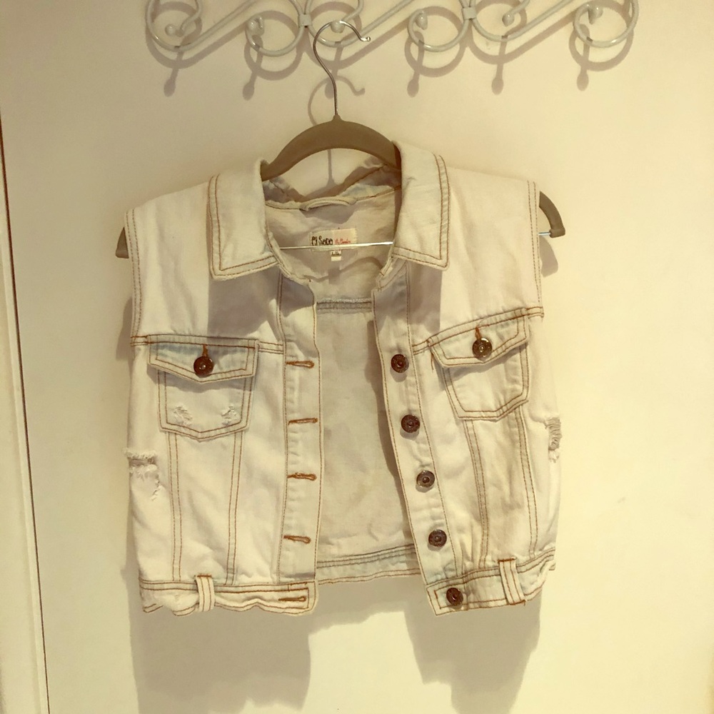 🎸 Sleeveless faded denim cropped jacket